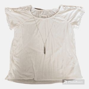 New York Laundry Lattice Sleeve White Necklace Size Large